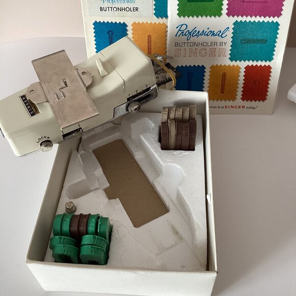 Vintage Singer Professional Buttonholer Zig Zag 5 Styles Eyelet Sewing Machine - Picture 5 of 9